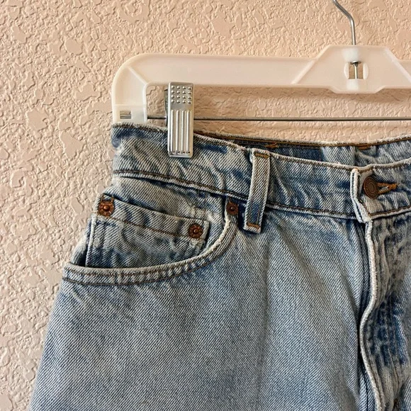 Levi’s High-Rise Light Blue Denim Jean Shorts - Picture 4 of 10
